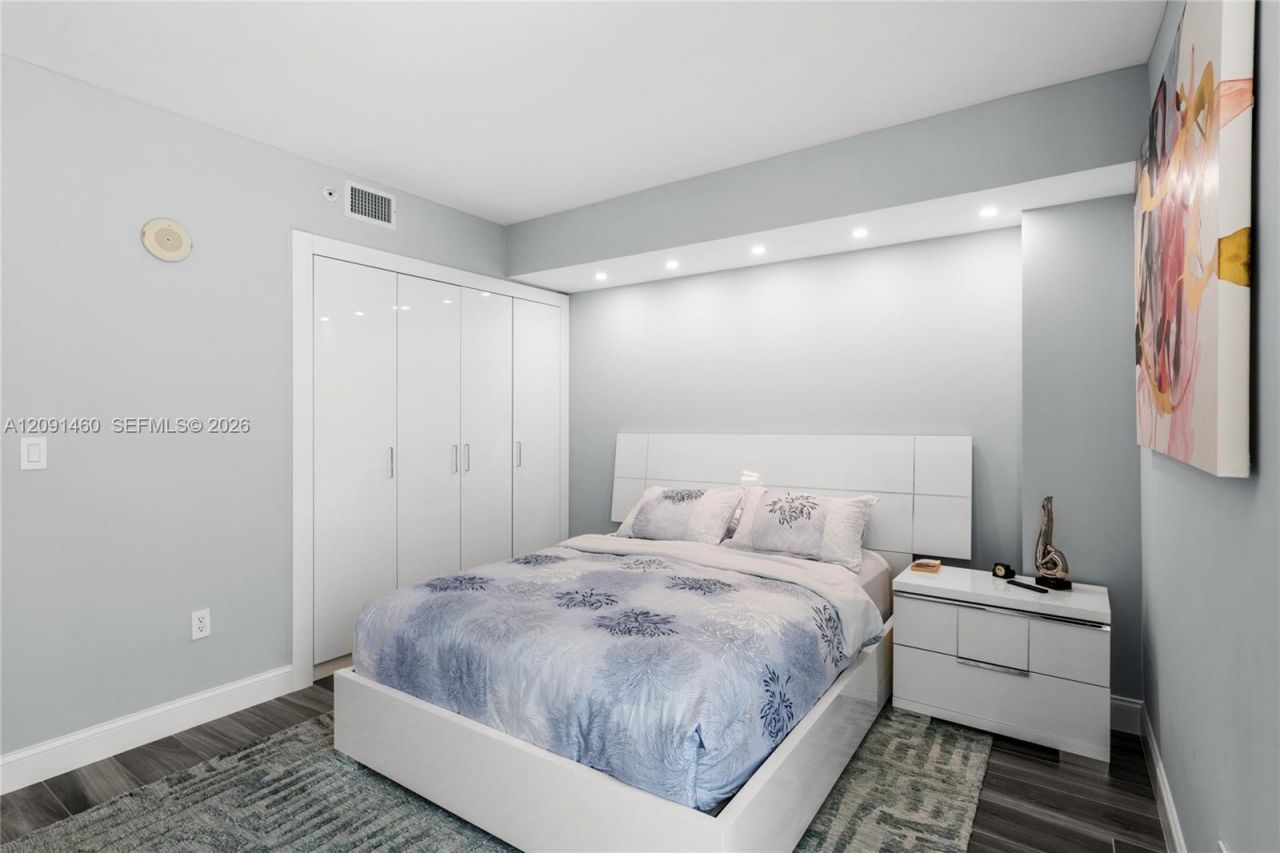 17555 Atlantic Blvd , Unit UPH3, Sunny Isles Beach, FL 33160 Photo