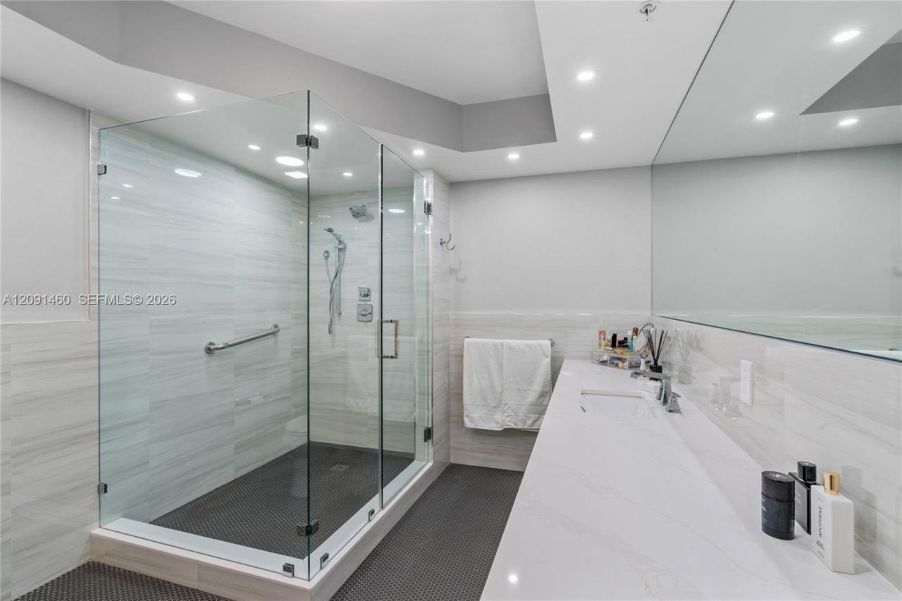17555 Atlantic Blvd , Unit UPH3, Sunny Isles Beach, FL 33160 Photo
