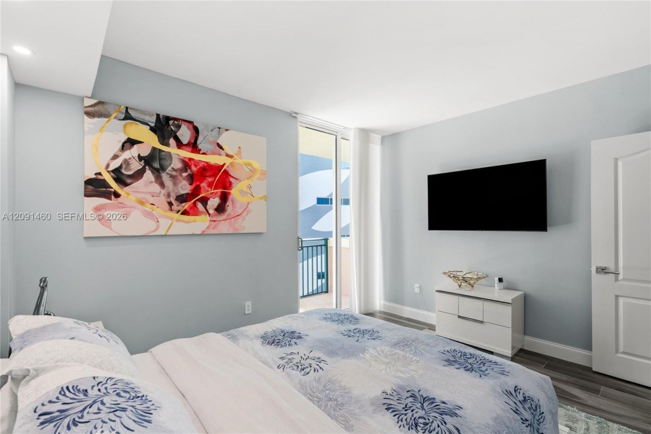 17555 Atlantic Blvd , Unit UPH3, Sunny Isles Beach, FL 33160 Photo