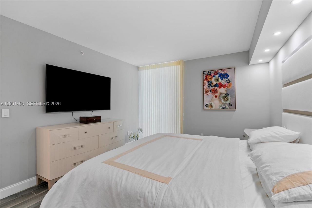 17555 Atlantic Blvd , Unit UPH3, Sunny Isles Beach, FL 33160 Photo
