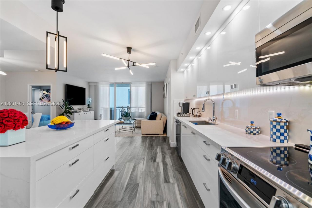 17555 Atlantic Blvd , Unit UPH3, Sunny Isles Beach, FL 33160 Photo
