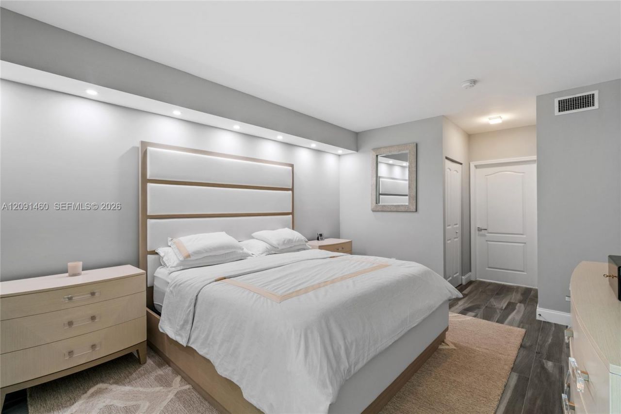 17555 Atlantic Blvd , Unit UPH3, Sunny Isles Beach, FL 33160 Photo