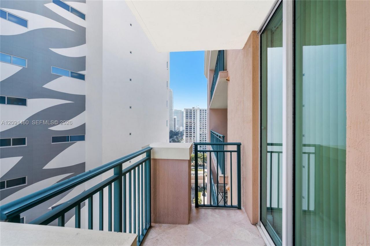 17555 Atlantic Blvd , Unit UPH3, Sunny Isles Beach, FL 33160 Photo