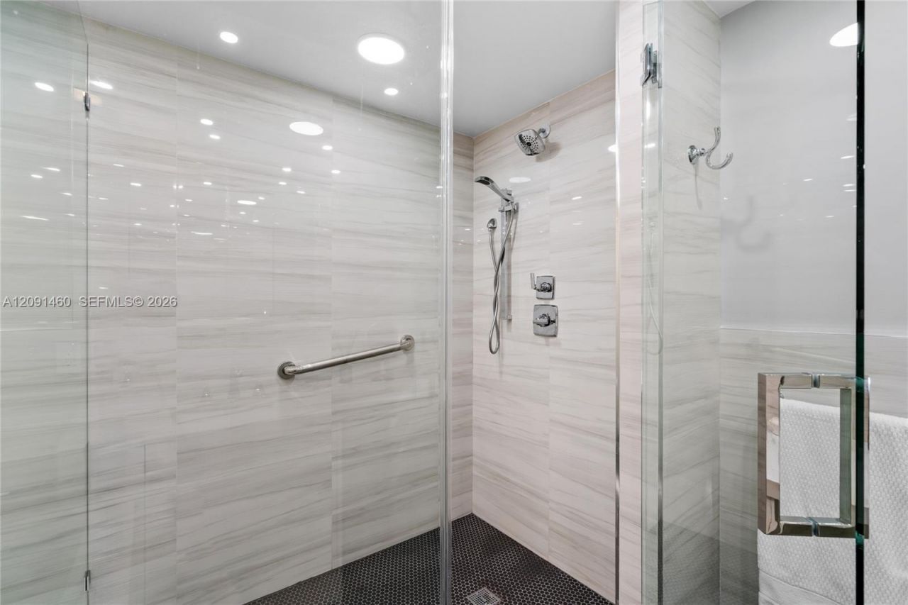 17555 Atlantic Blvd , Unit UPH3, Sunny Isles Beach, FL 33160 Photo