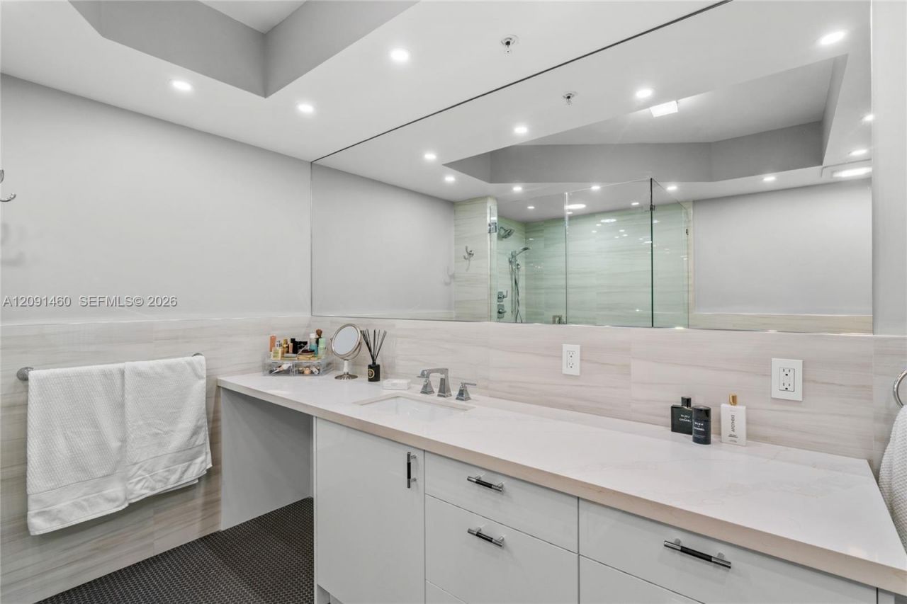 17555 Atlantic Blvd , Unit UPH3, Sunny Isles Beach, FL 33160 Photo