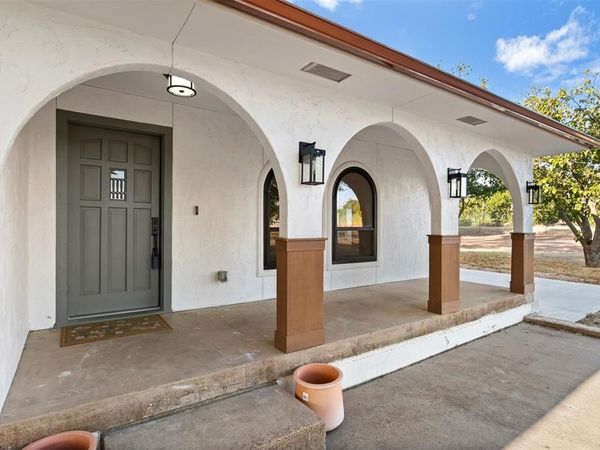 360 Rockett Lane, Pecan Hill, TX 75154