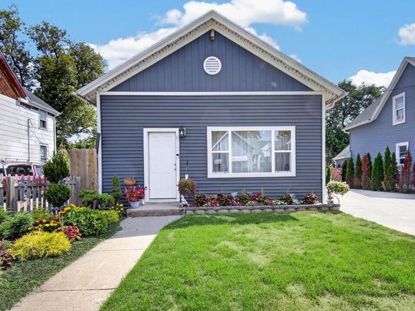 513 N Memorial DRIVE, Racine, WI 53404