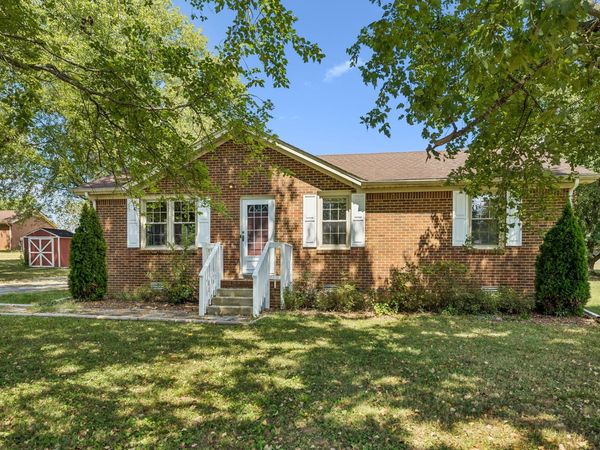 2734 Carters Creek Station Rd , Columbia, TN 38401
