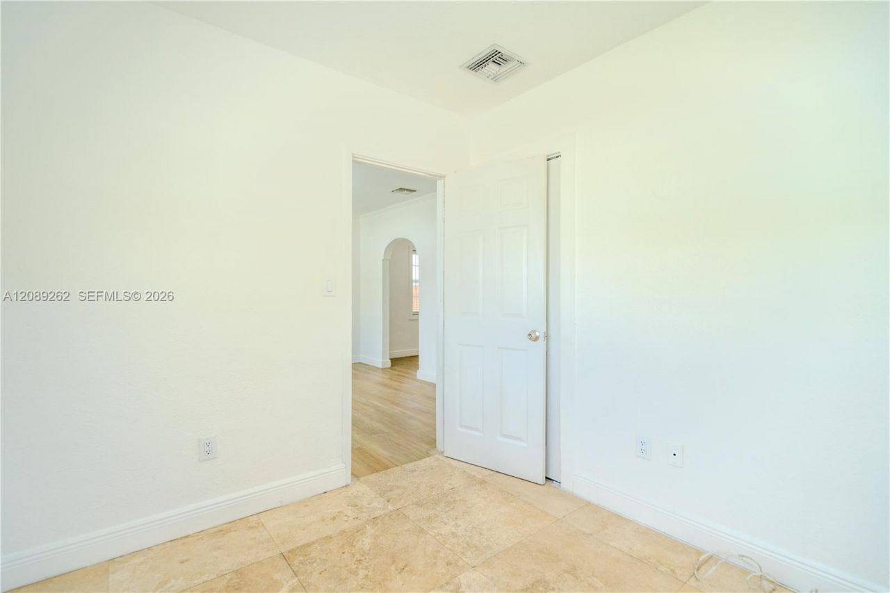 27 SW 55th Ave Rd , Unit F, Miami, FL 33134 Photo