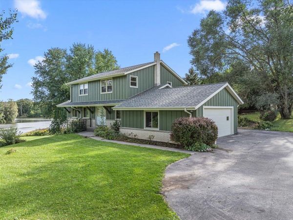 N5454 Crystal Springs DRIVE, Fredonia, WI 53021