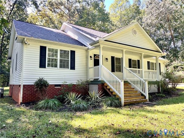 9880 Knobs Hill Lane , Amelia Courthouse, VA 23002
