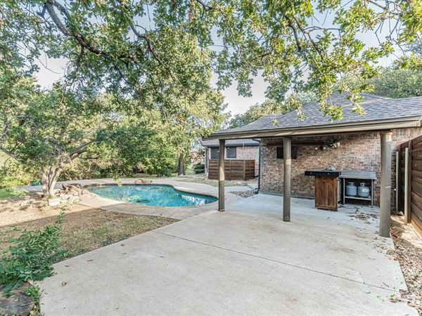 521 Meadowbrook Street, Lake Dallas, TX 75065