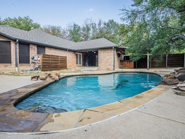 521 Meadowbrook Street, Lake Dallas, TX 75065