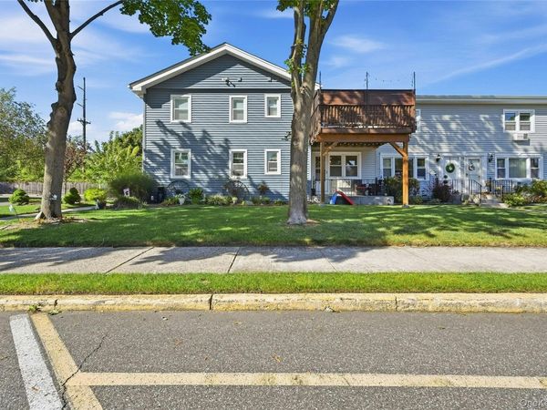 97 Cardinal lane , Unit 1b, Islip, NY 11751