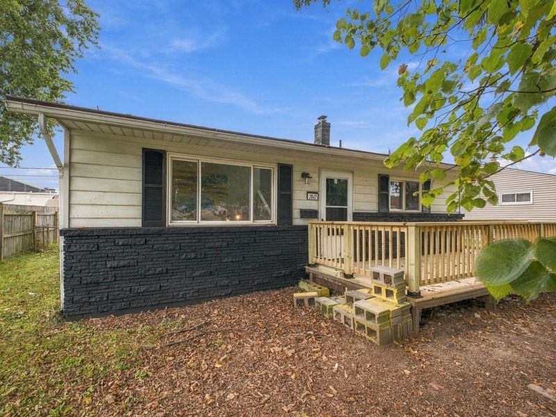 7047 Roundelay Road S, Reynoldsburg, OH 43068 Photo 2