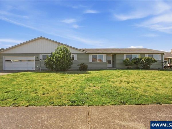 633 Cessna St, Independence, OR 97351