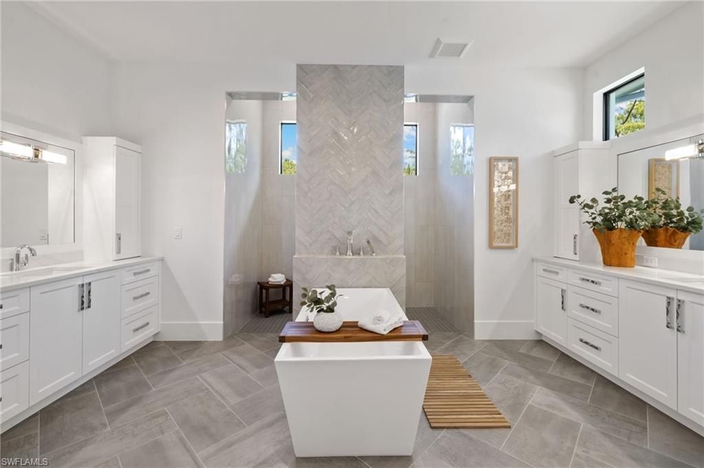 4221 7th Ave Nw, Naples, FL 34119 Photo