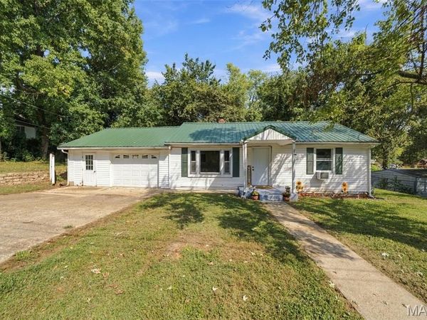 710 West Street , Poplar Bluff, MO 63901