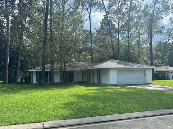 113 W PINEWOOD Drive , Slidell, LA 70458