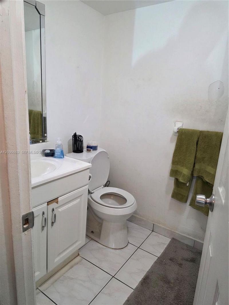 2565 W 56th St, Unit 206, Hialeah, FL 33016 Photo