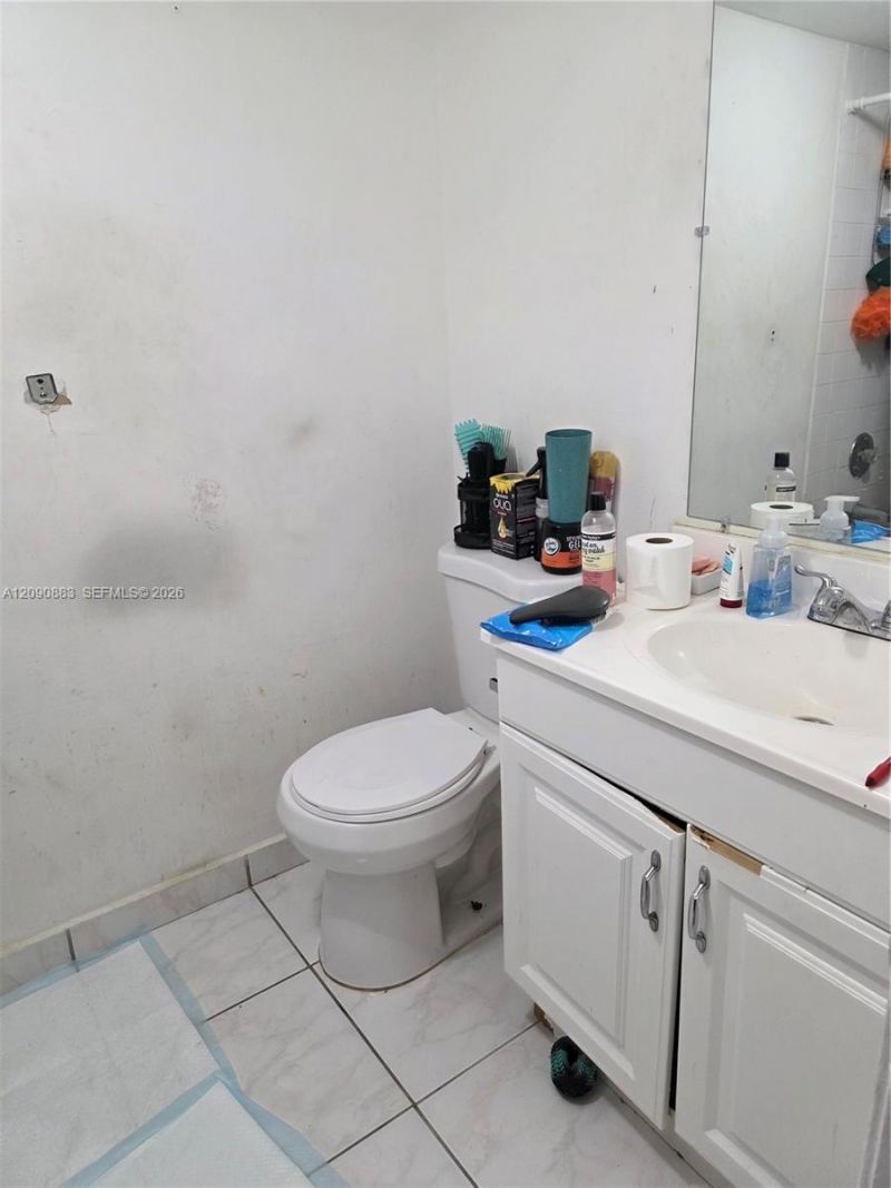 2565 W 56th St, Unit 206, Hialeah, FL 33016 Photo