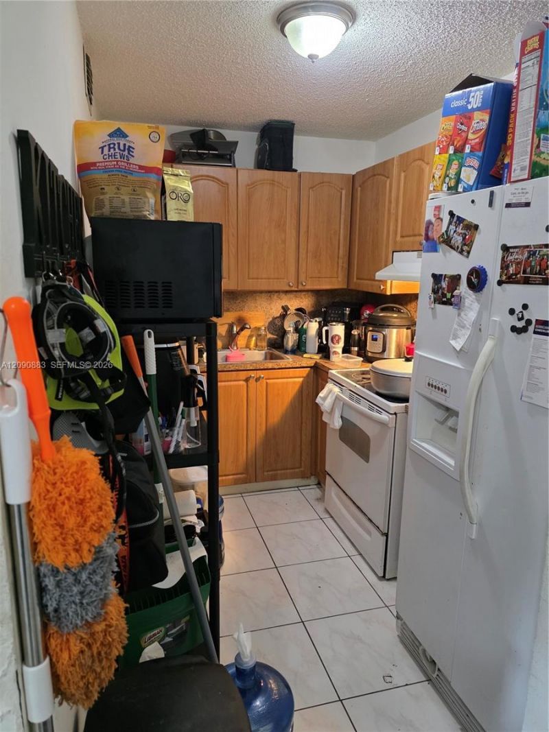 2565 W 56th St, Unit 206, Hialeah, FL 33016 Photo
