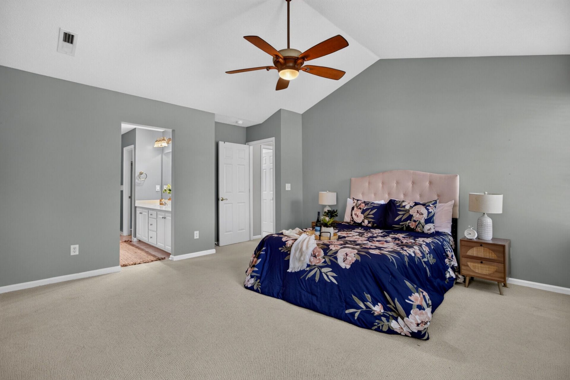 111 Bonneau Court Photo 8