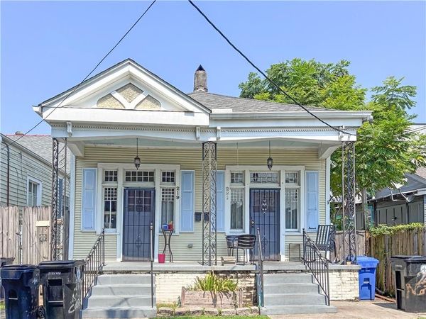 221 N CORTEZ Street , New Orleans, LA 70119