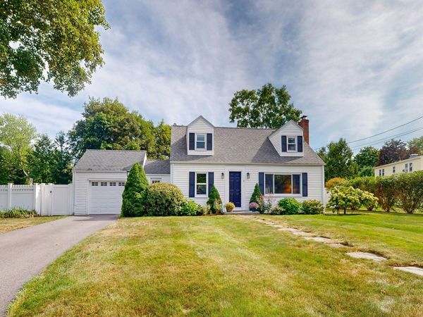 3 Remsen Ave, Medfield, MA 02052