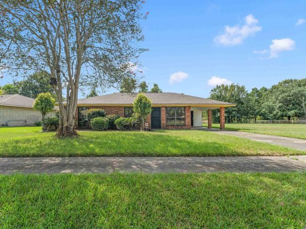 4902 Sprucewood Ct, Baker, LA 70714