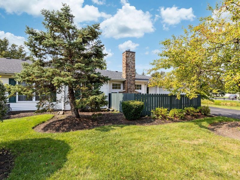 2499 Crystal Springs Drive, Hilliard, OH 43026 Photo 3
