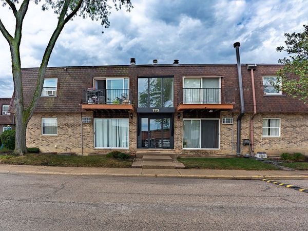 775 Grove Drive , Unit 207, Buffalo Grove, IL 60089