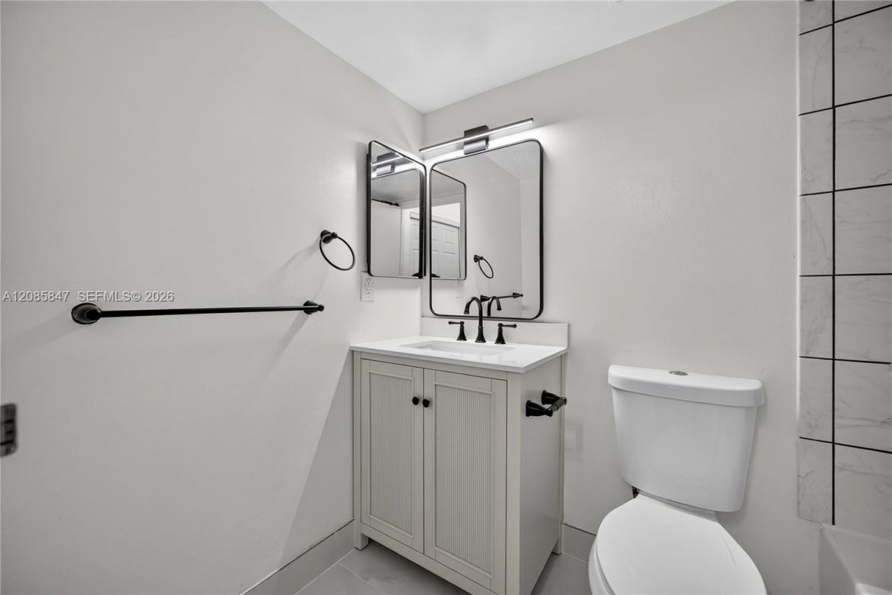 5767 Washington St, Unit F22, Hollywood, FL 33023 Photo