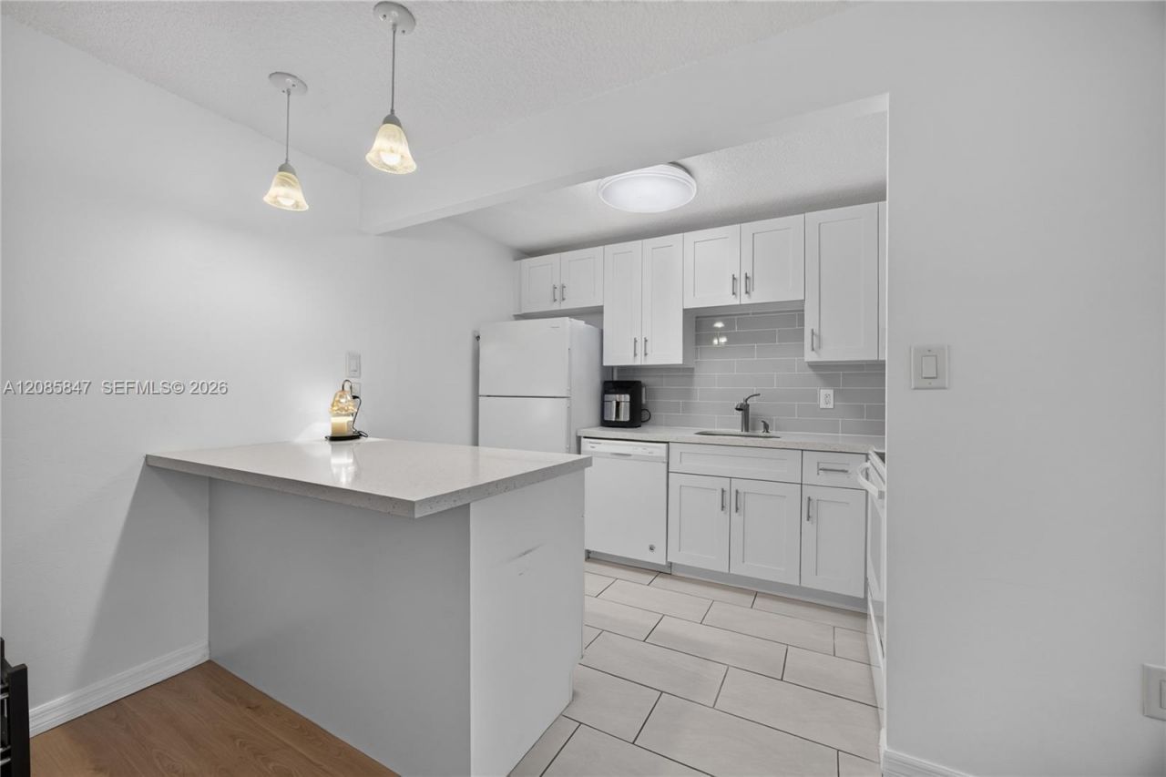 5767 Washington St, Unit F22, Hollywood, FL 33023 Photo