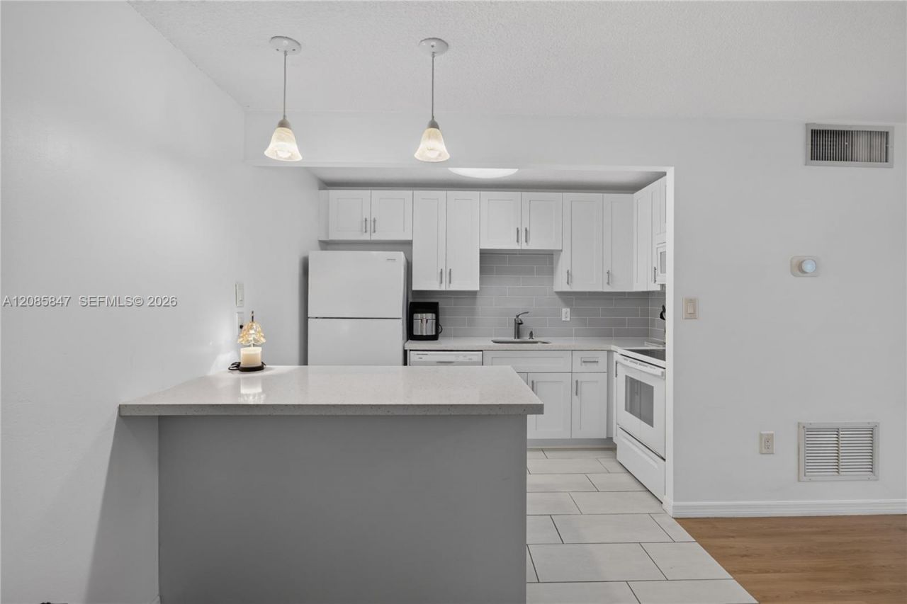 5767 Washington St, Unit F22, Hollywood, FL 33023 Photo