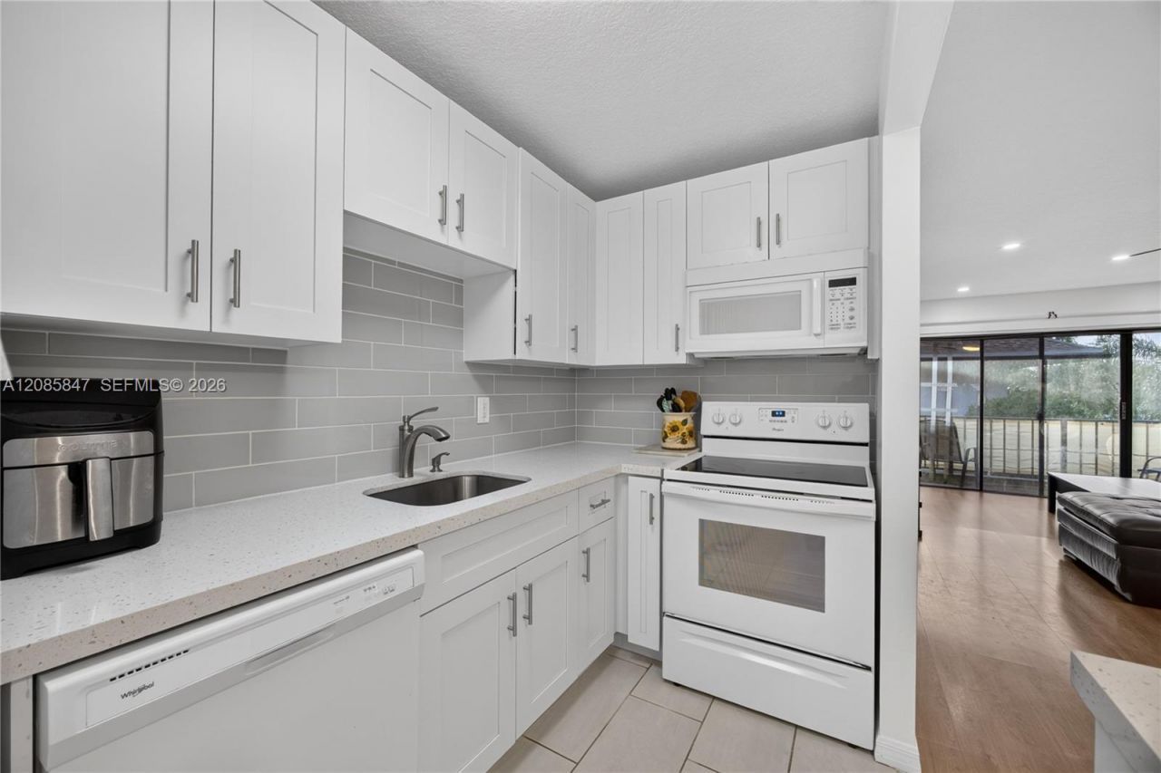 5767 Washington St, Unit F22, Hollywood, FL 33023 Photo