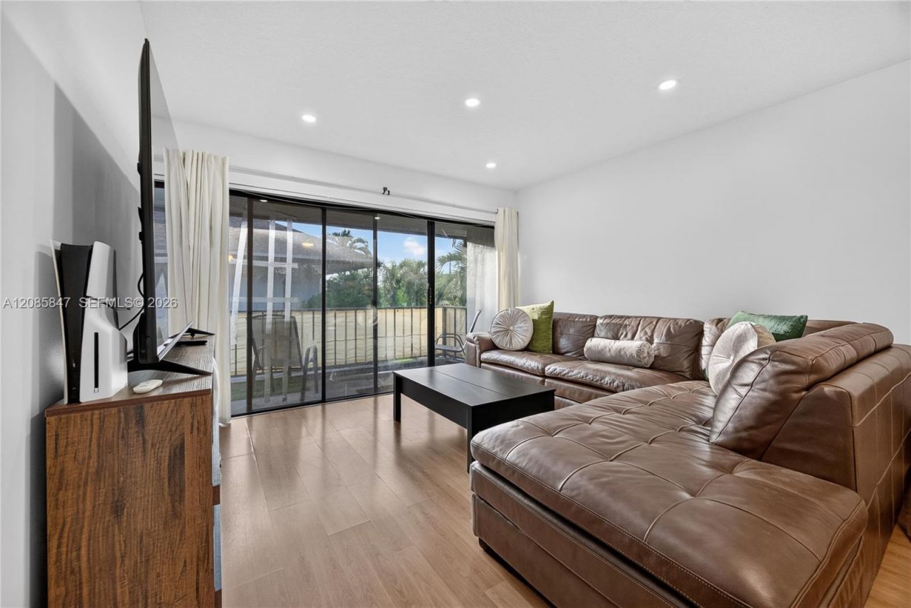 5767 Washington St, Unit F22, Hollywood, FL 33023 Photo