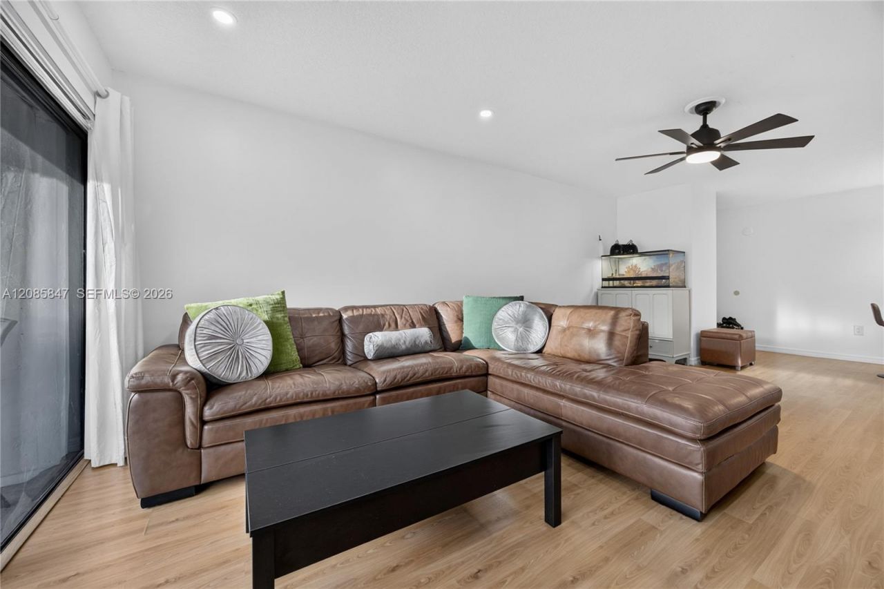 5767 Washington St, Unit F22, Hollywood, FL 33023 Photo