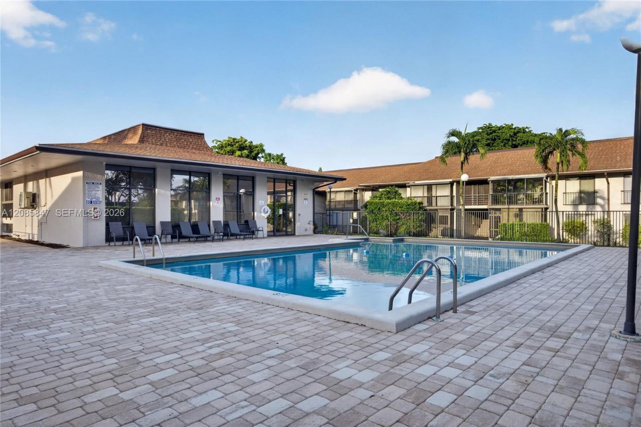 5767 Washington St, Unit F22, Hollywood, FL 33023 Photo
