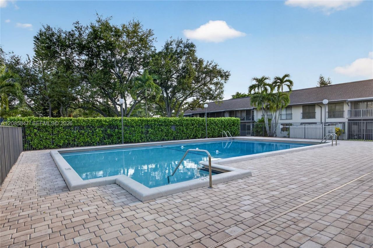 5767 Washington St, Unit F22, Hollywood, FL 33023 Photo