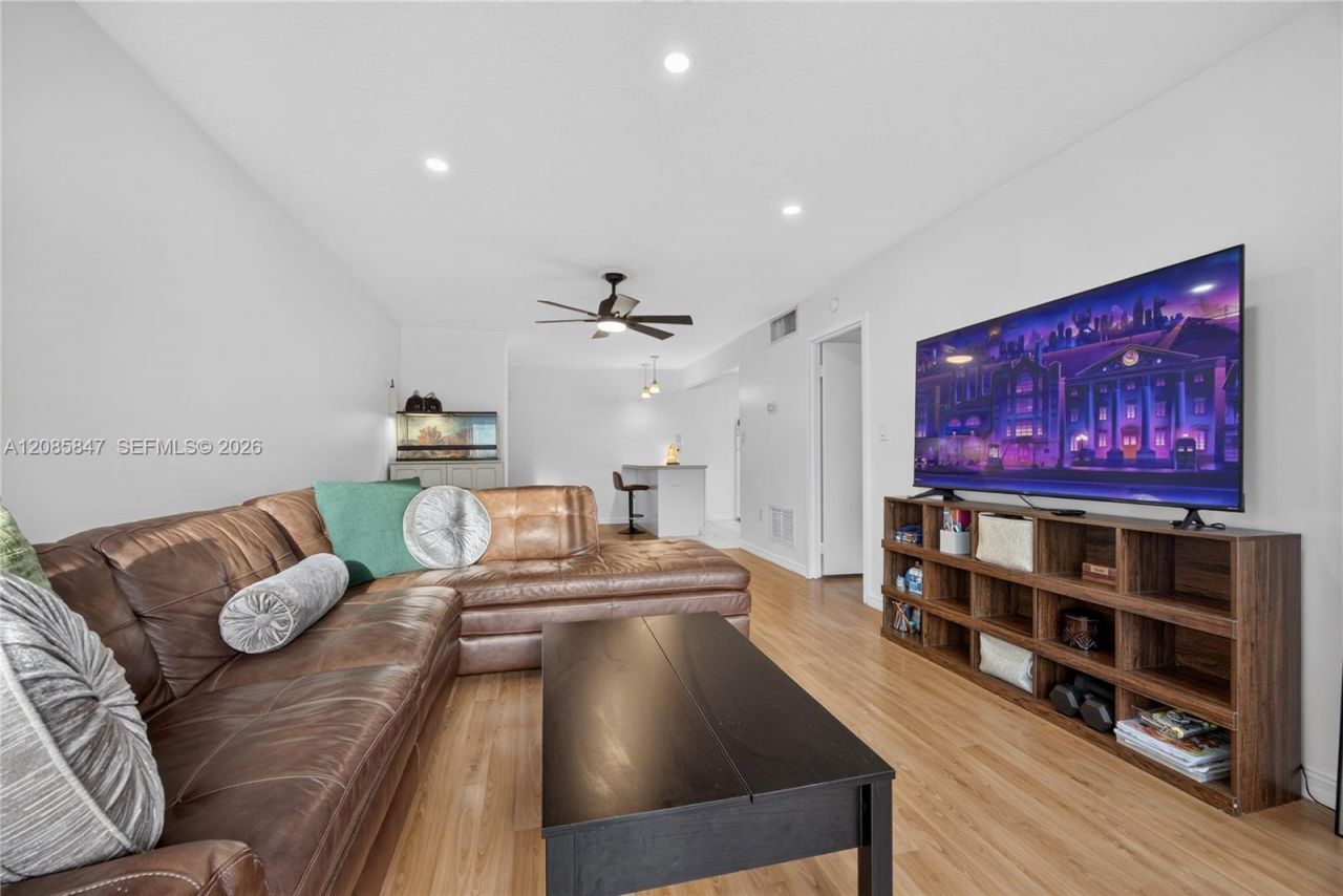 5767 Washington St, Unit F22, Hollywood, FL 33023 Photo