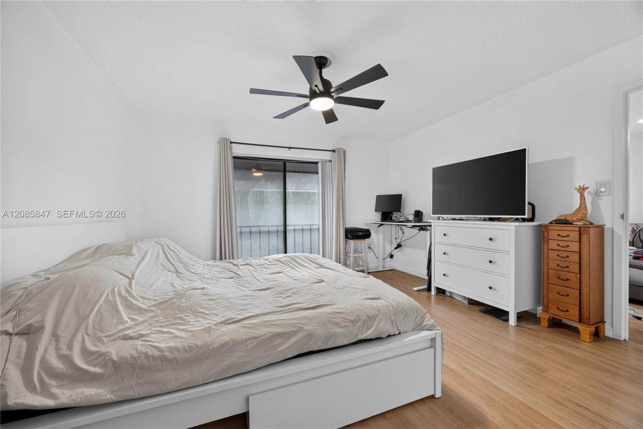 5767 Washington St, Unit F22, Hollywood, FL 33023 Photo