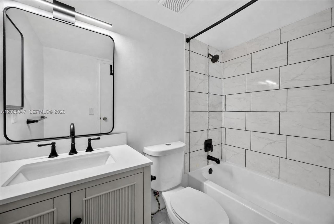 5767 Washington St, Unit F22, Hollywood, FL 33023 Photo