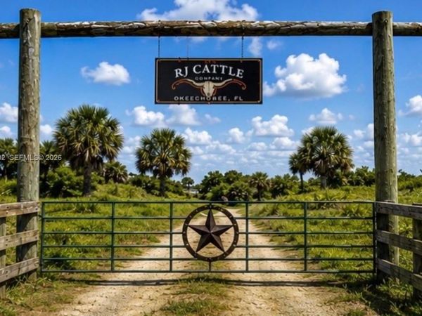 27325 NW 72 , Okeechobee, FL 34972