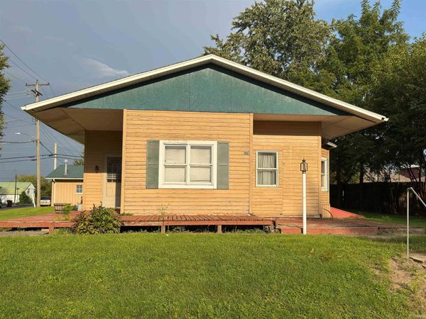 125 high Street, Geneva, IN 46740