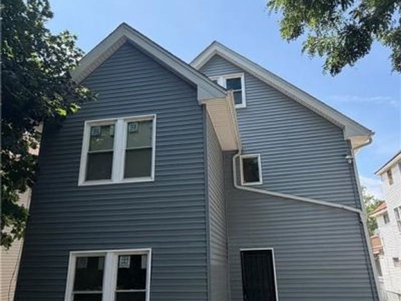981 Thornhill Drive, Cleveland, OH 44108 Photo 2