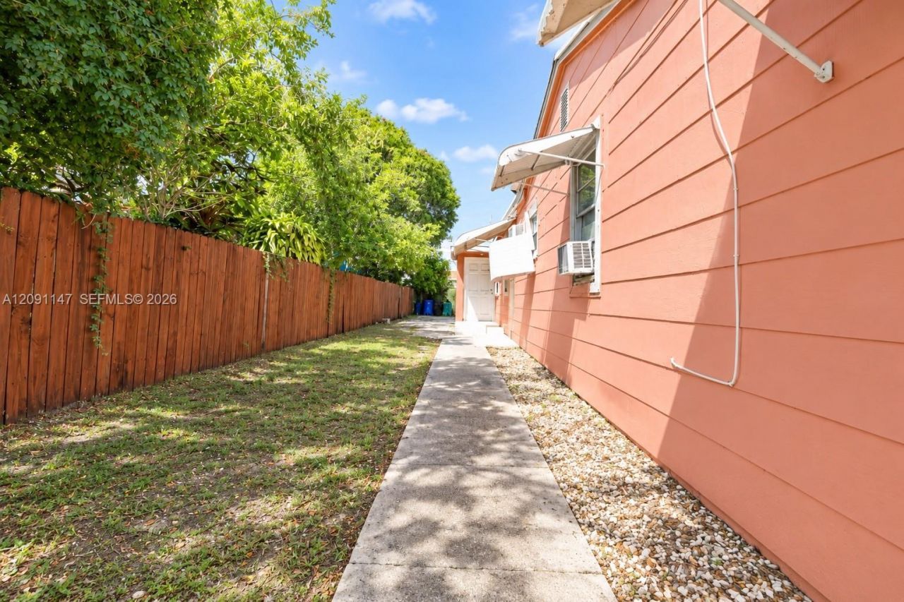 526 NW 44th Ave , Miami, FL 33126 Photo