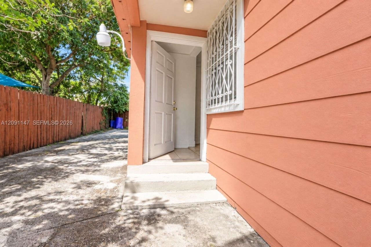 526 NW 44th Ave , Miami, FL 33126 Photo