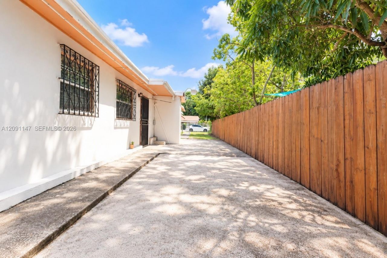 526 NW 44th Ave , Miami, FL 33126 Photo