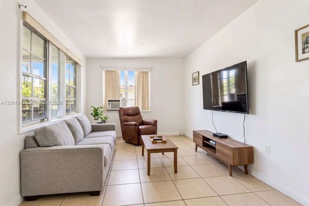 526 NW 44th Ave , Miami, FL 33126 Photo